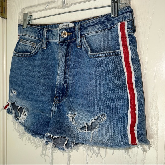 Bundle 6 for $30**Forever 21 Stripe Jean Short Shorts. Size 26 - Picture 2 of 5